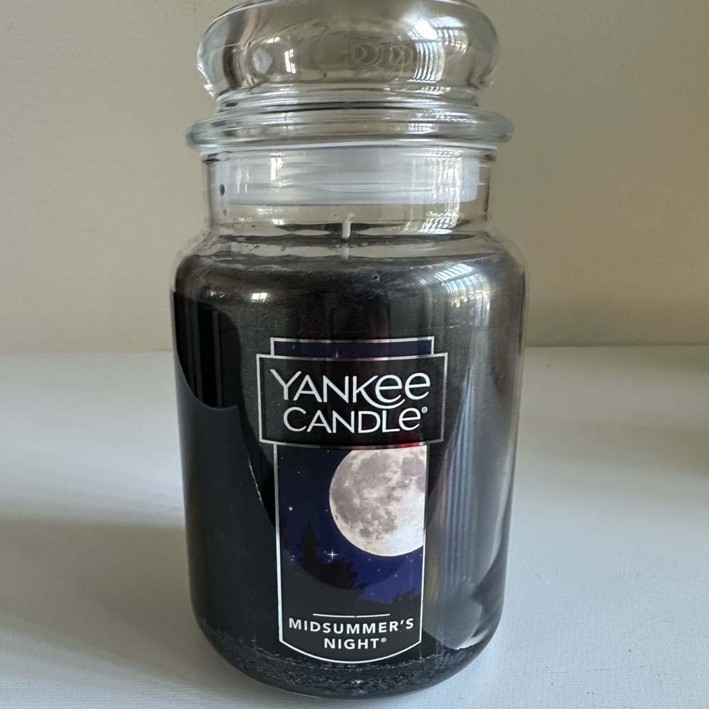 Approx. dimensions: 3.94"L x 3.94"W x 5.81"H
Two wicks/ 1 wick